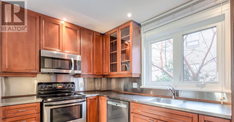 113 Earl Place, Toronto, ON, M4Y 1M4