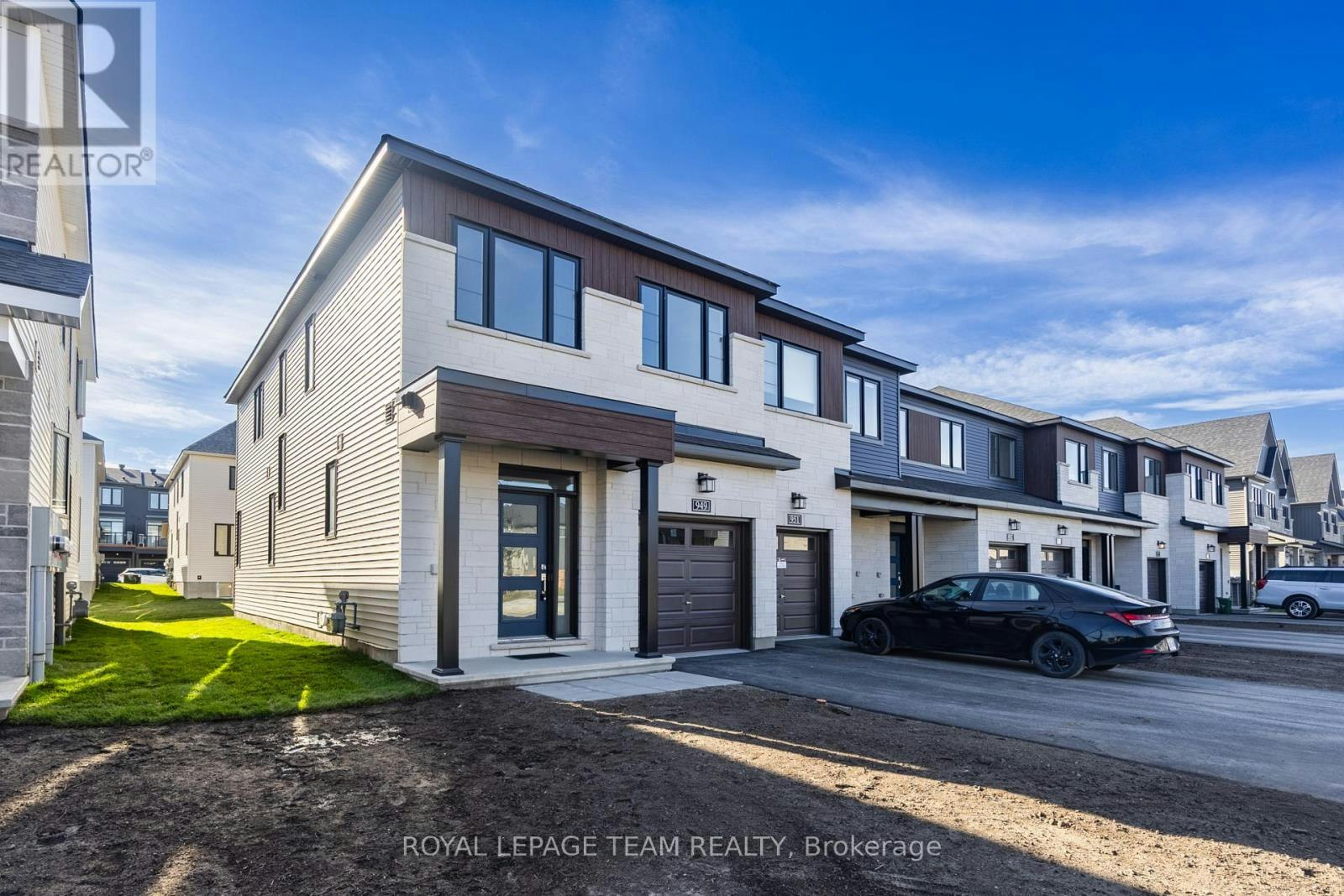 949 Locomotion Lane, Ottawa, ON, K2V 0V4 - 2