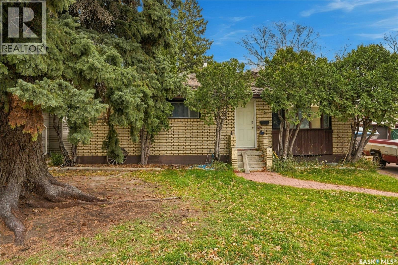 2325 Wiggins Avenue S, Saskatoon, SK, S7J 1W8