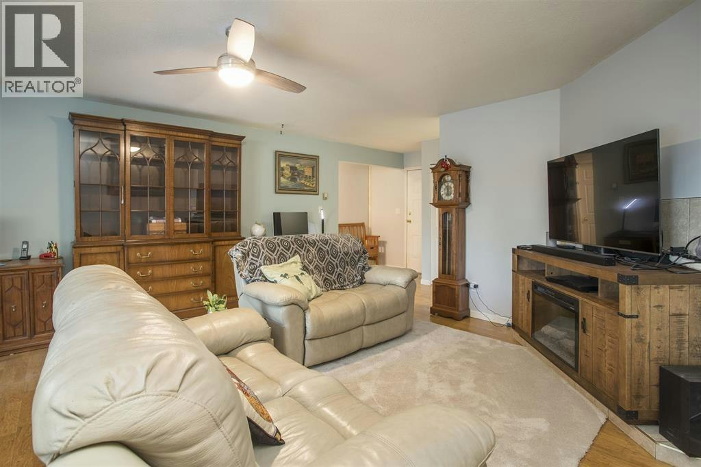 9890 Lyndhurst Street, Burnaby, BC, V3J 1G1 - 5