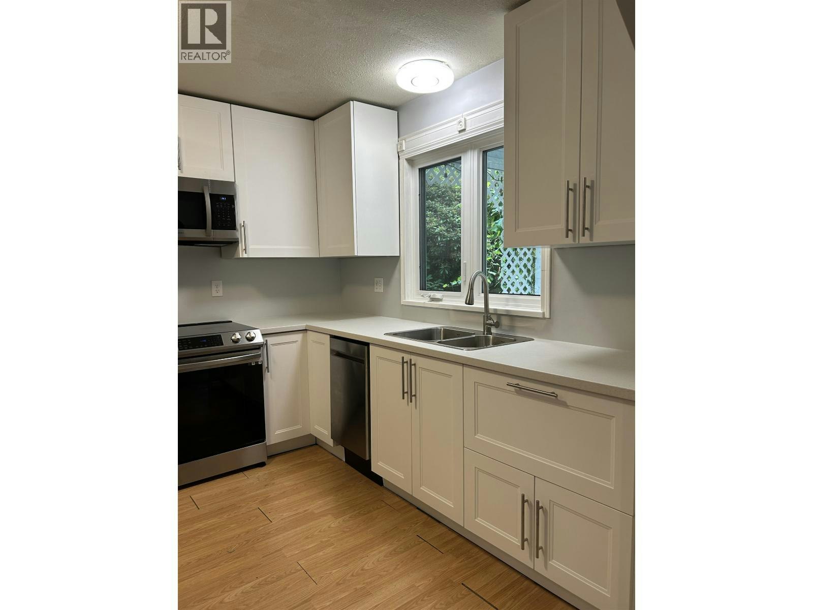 9890 Lyndhurst Street, Burnaby, BC, V3J 1G1 - 9