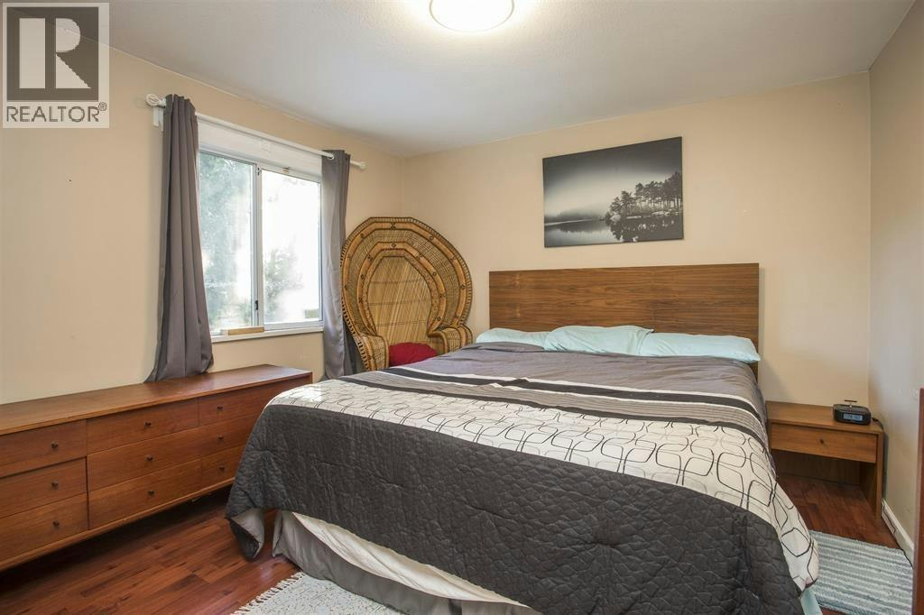 9890 Lyndhurst Street, Burnaby, BC, V3J 1G1 - 11