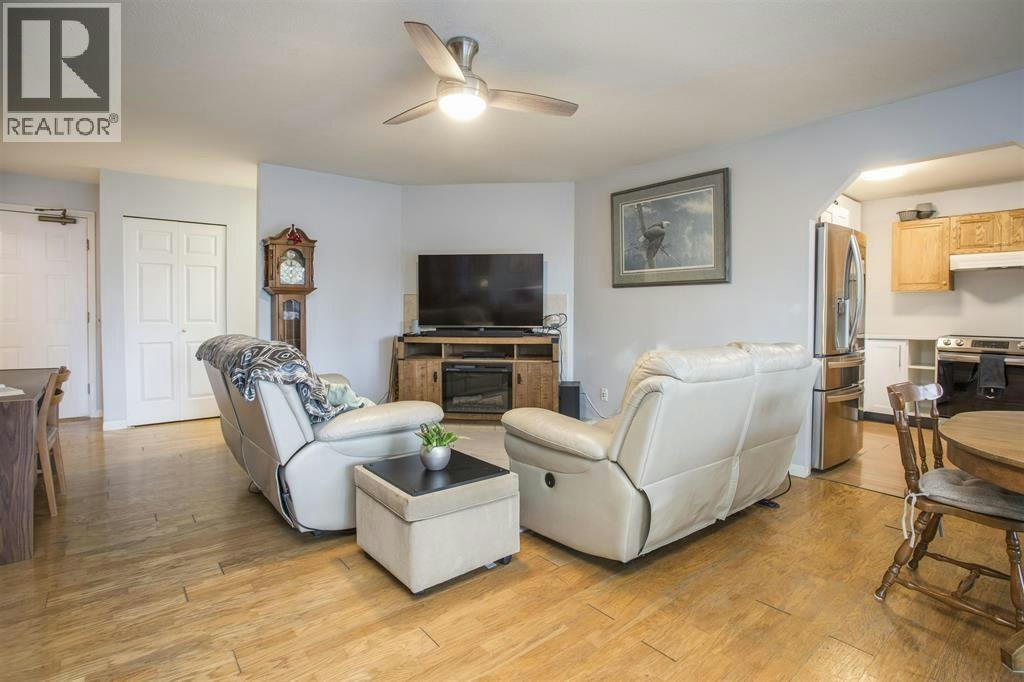 9890 Lyndhurst Street, Burnaby, BC, V3J 1G1 - 6