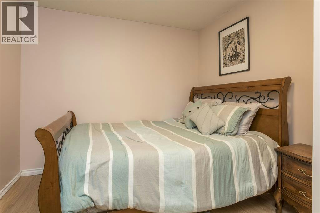 9890 Lyndhurst Street, Burnaby, BC, V3J 1G1 - 12
