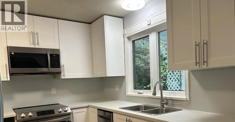 9890 Lyndhurst Street, Burnaby, BC, V3J 1G1 - 8