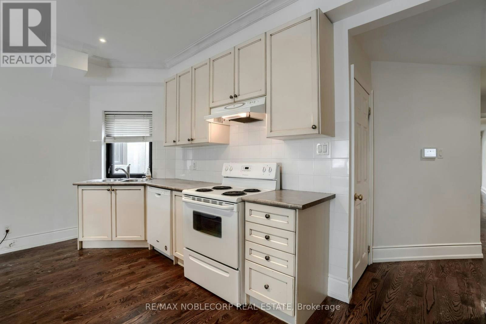 UPPER A-623 Mount Pleasant Road, Toronto, ON, M4S 2M9 - 10