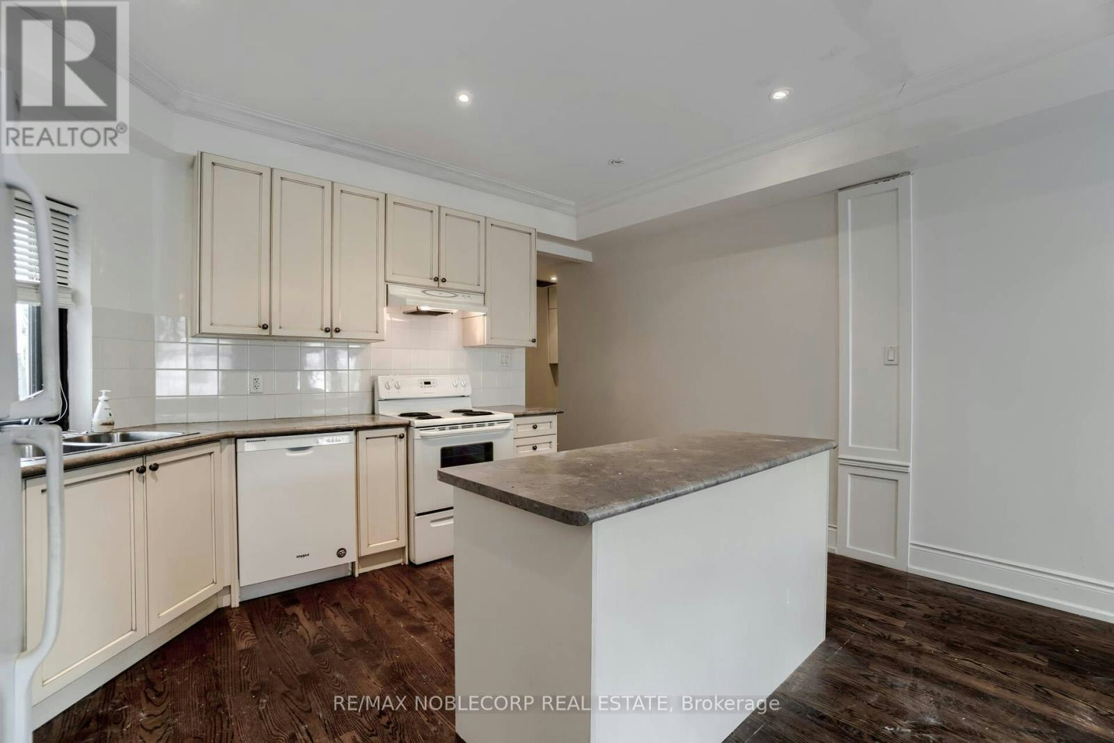 UPPER A-623 Mount Pleasant Road, Toronto, ON, M4S 2M9 - 9