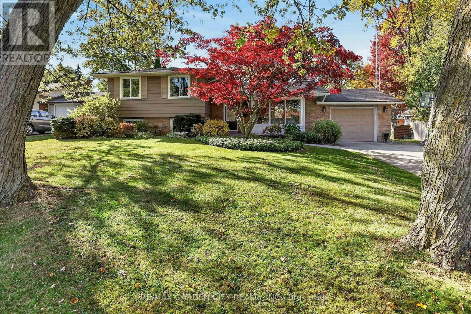 2 Parkdale Crescent, Pelham, ON, L3E 0K6