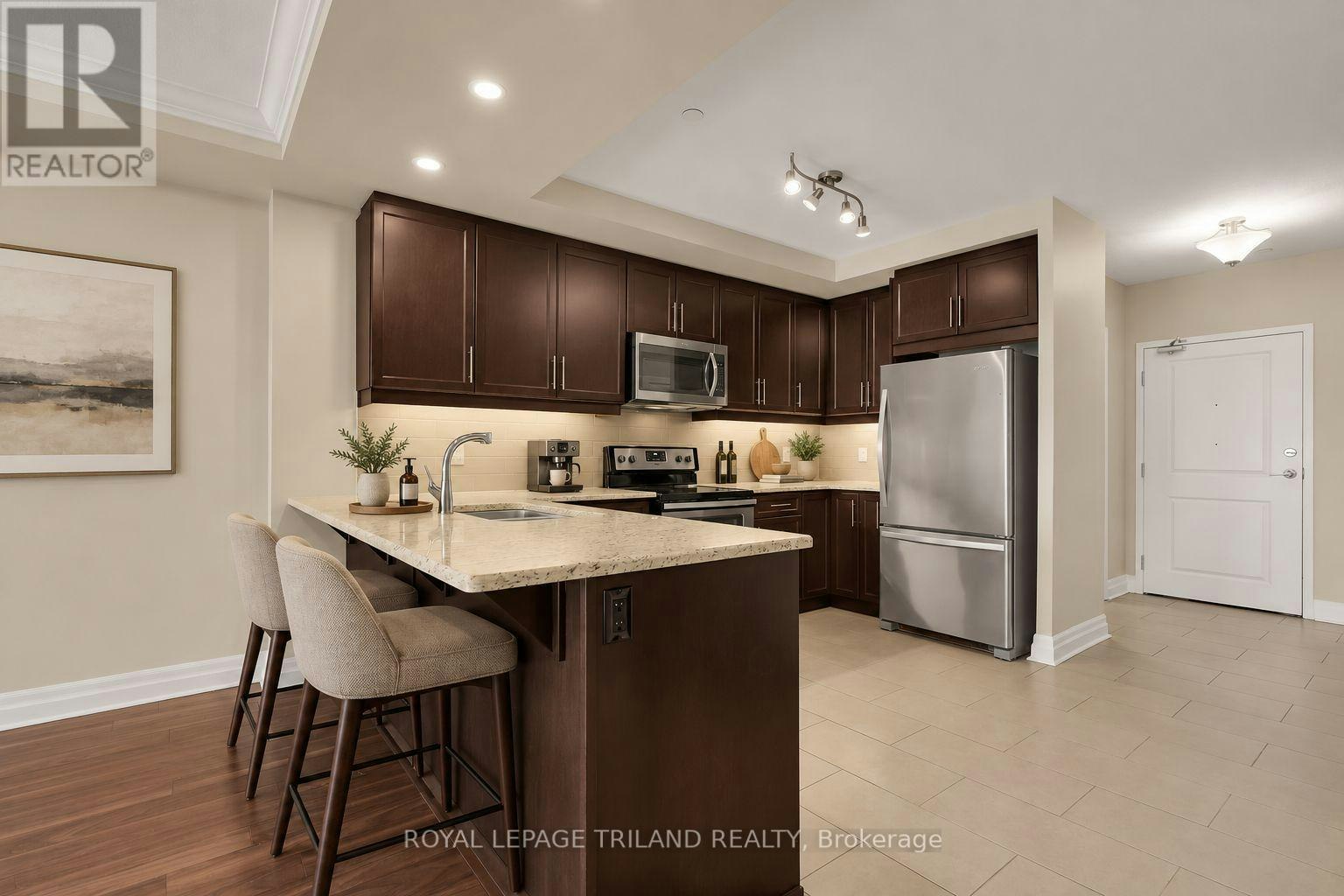 801-260 Villagewalk Boulevard, London, ON, N6G 0W6 - 2