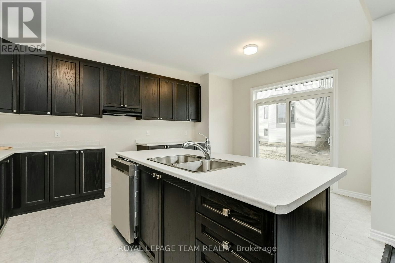 13 Racemose Street, Ottawa, ON, K2J 6Z9 - 9