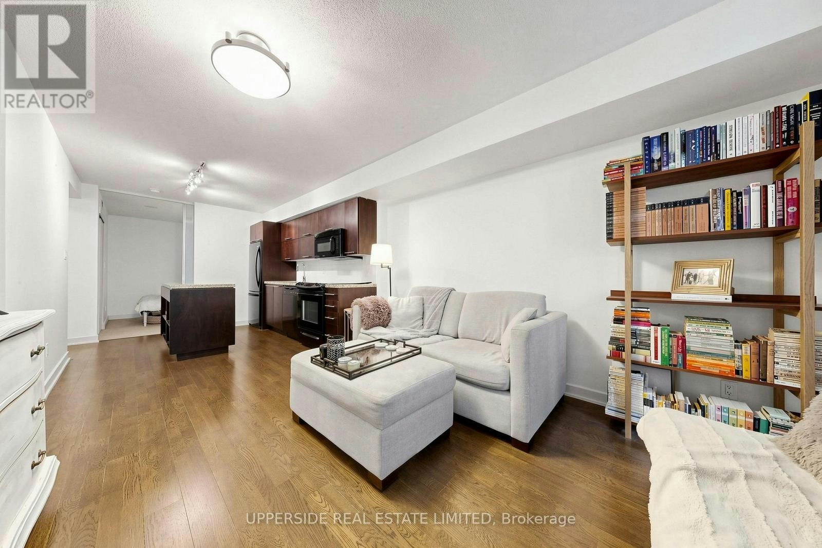 607-126 Simcoe Street, Toronto, ON, M5H 4E6