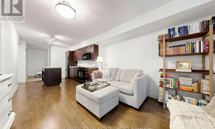 607-126 Simcoe Street