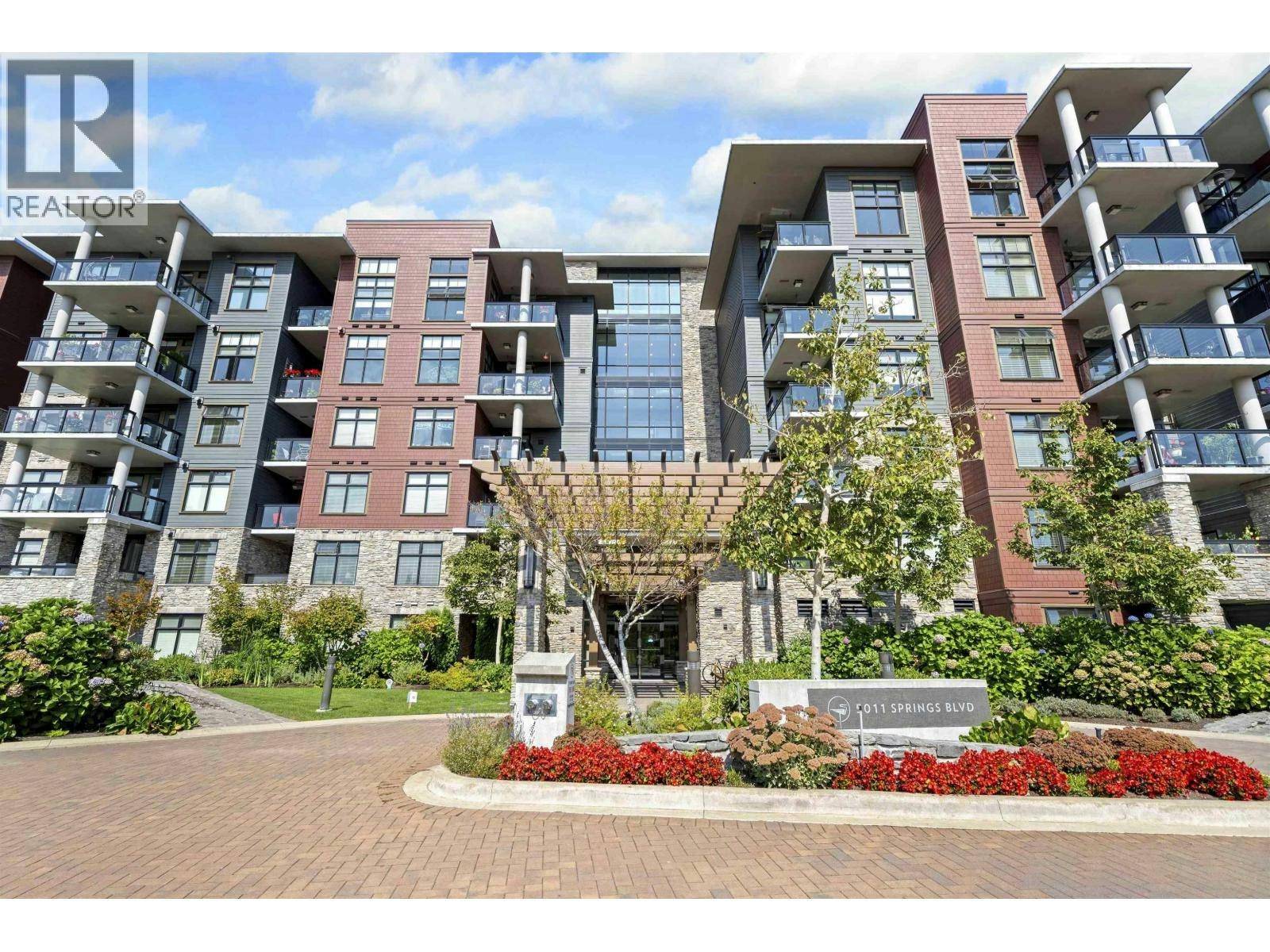 302-5011 Springs Boulevard - 2
