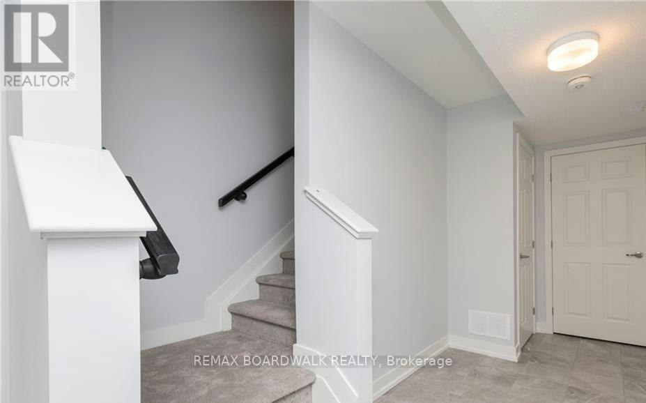 235 Anyolite Private, Ottawa, ON, K2J 7J3 - 3