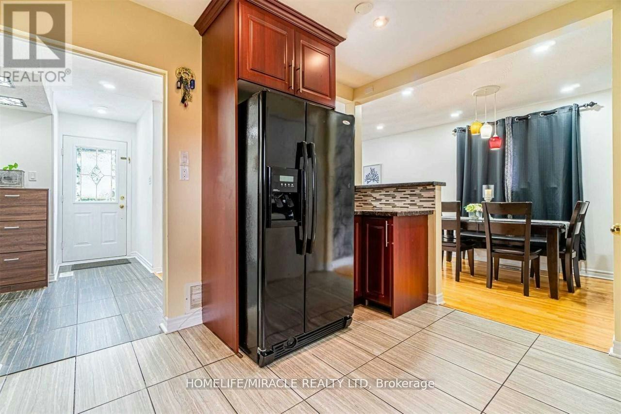 59 Brentwood Drive, Brampton, ON, L6T 1R1 - 3