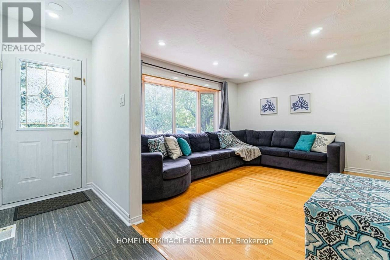 59 Brentwood Drive, Brampton, ON, L6T 1R1 - 2