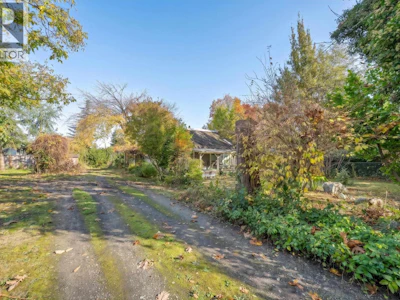5411 16 Avenue - 4