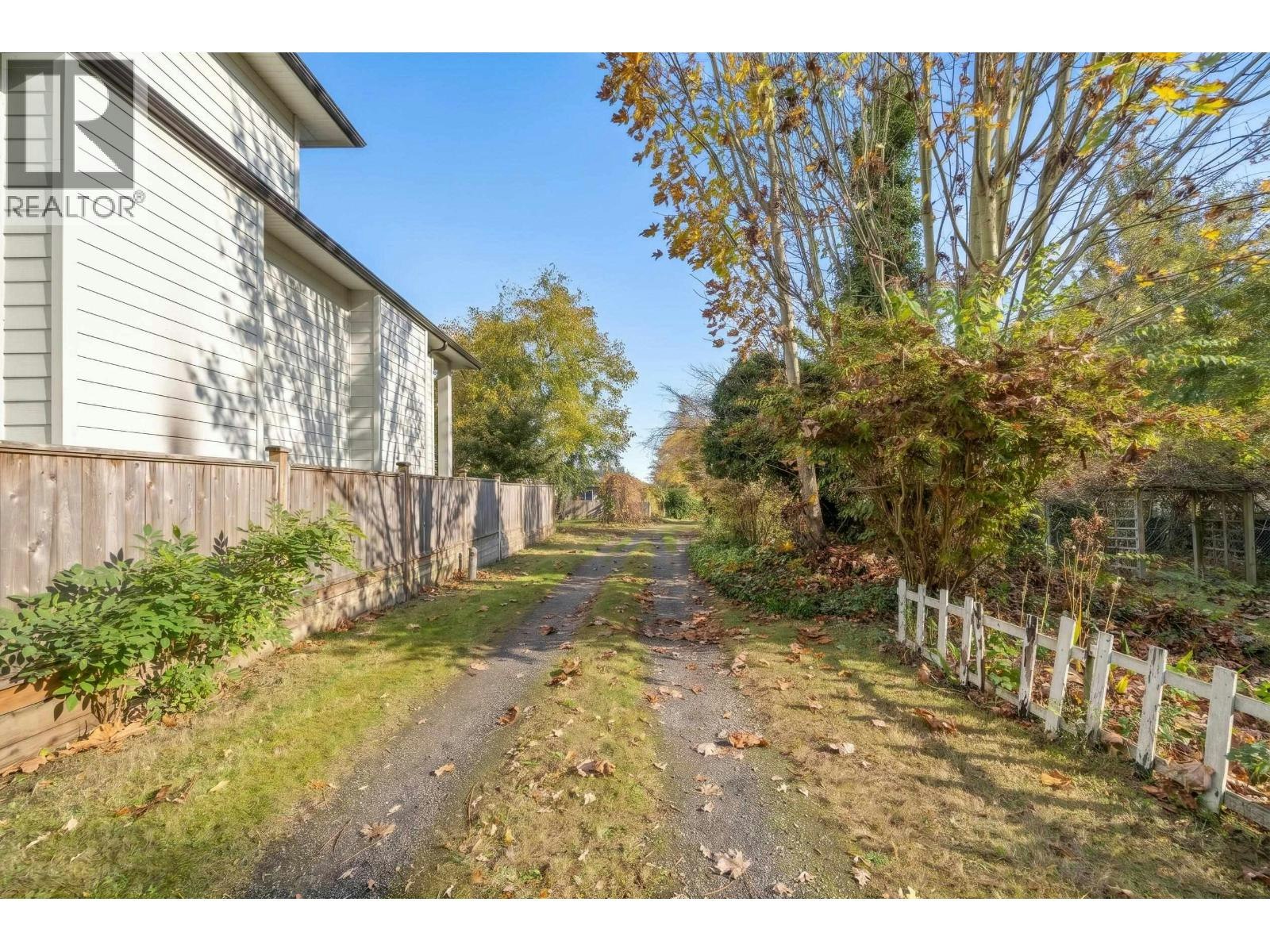 5411 16 Avenue - 3