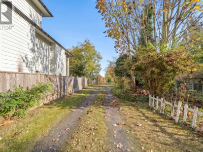 5411 16 Avenue - 3