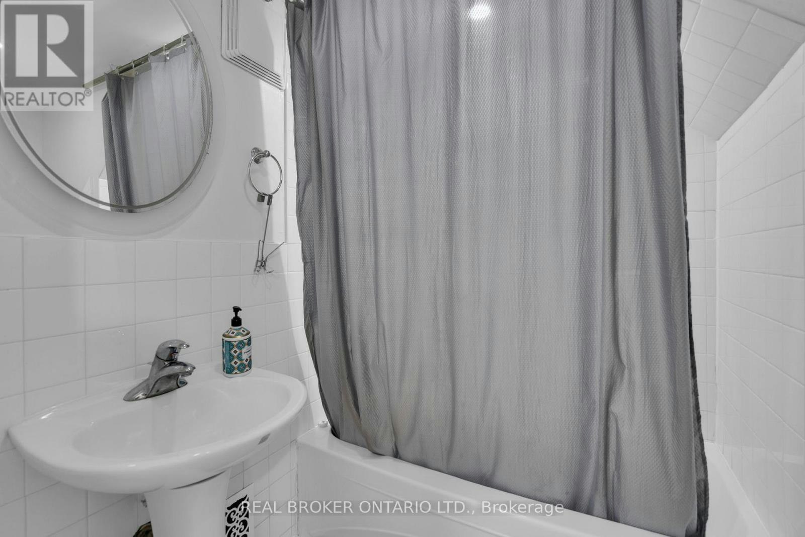 23 Aldridge Avenue, Toronto, ON, M4C 3W3 - 26