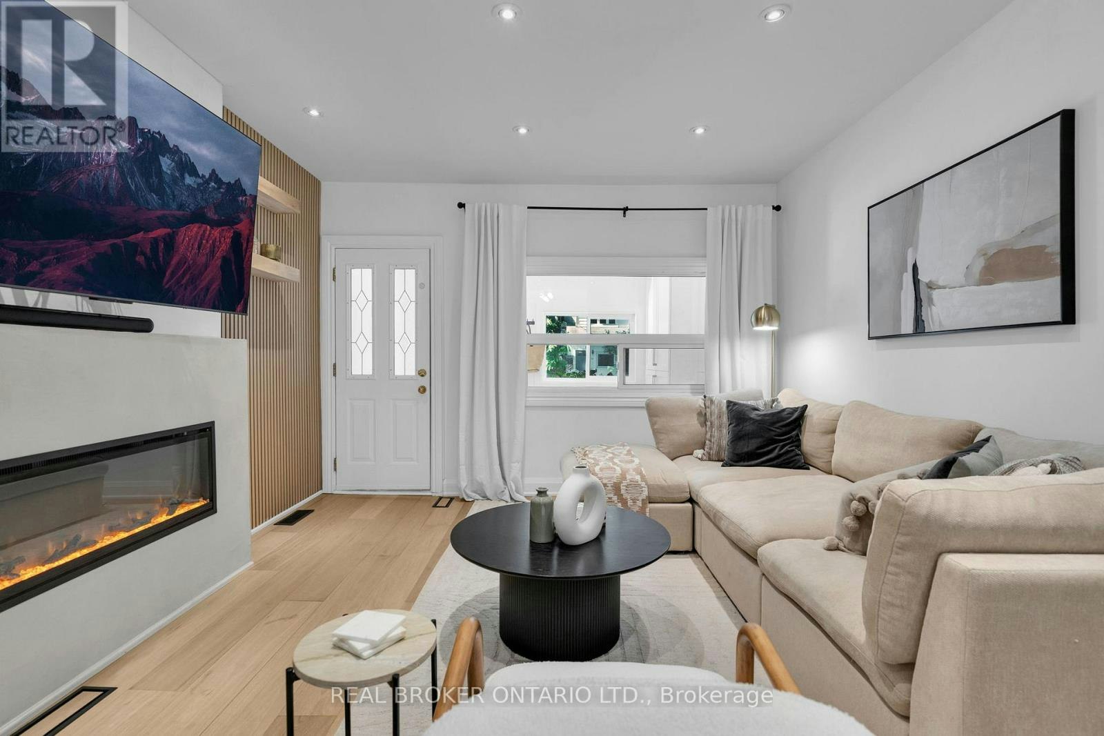23 Aldridge Avenue, Toronto, ON, M4C 3W3 - 7