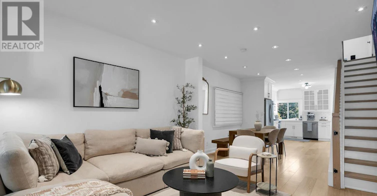 23 Aldridge Avenue, Toronto, ON, M4C 3W3 - 5