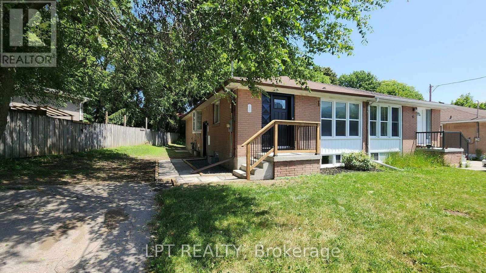 43 Newbury Drive, Newmarket, ON, L3Y 4P9