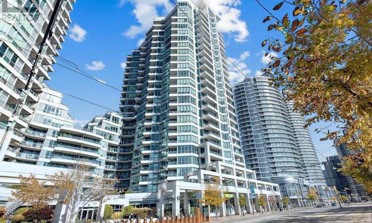 228 Queens Quay W