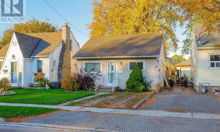 15 Wallace Avenue S