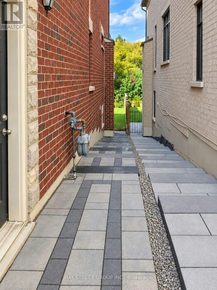 83 Glensteeple Trail, Aurora, ON, L4G 3T1 - 2