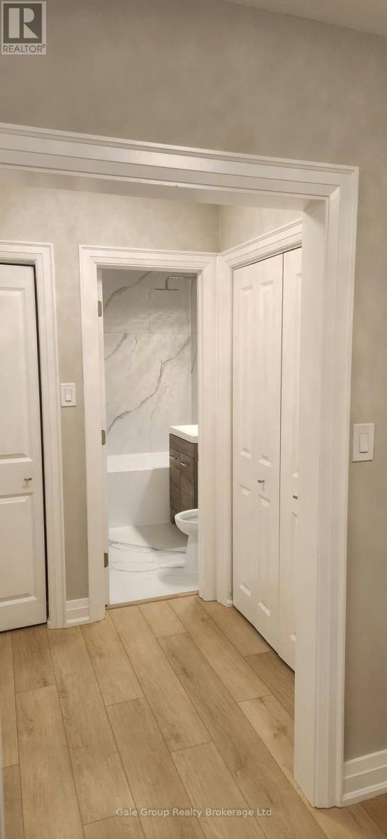 2-25 Paisley Boulevard E, Mississauga, ON, L5A 1P3 - 9