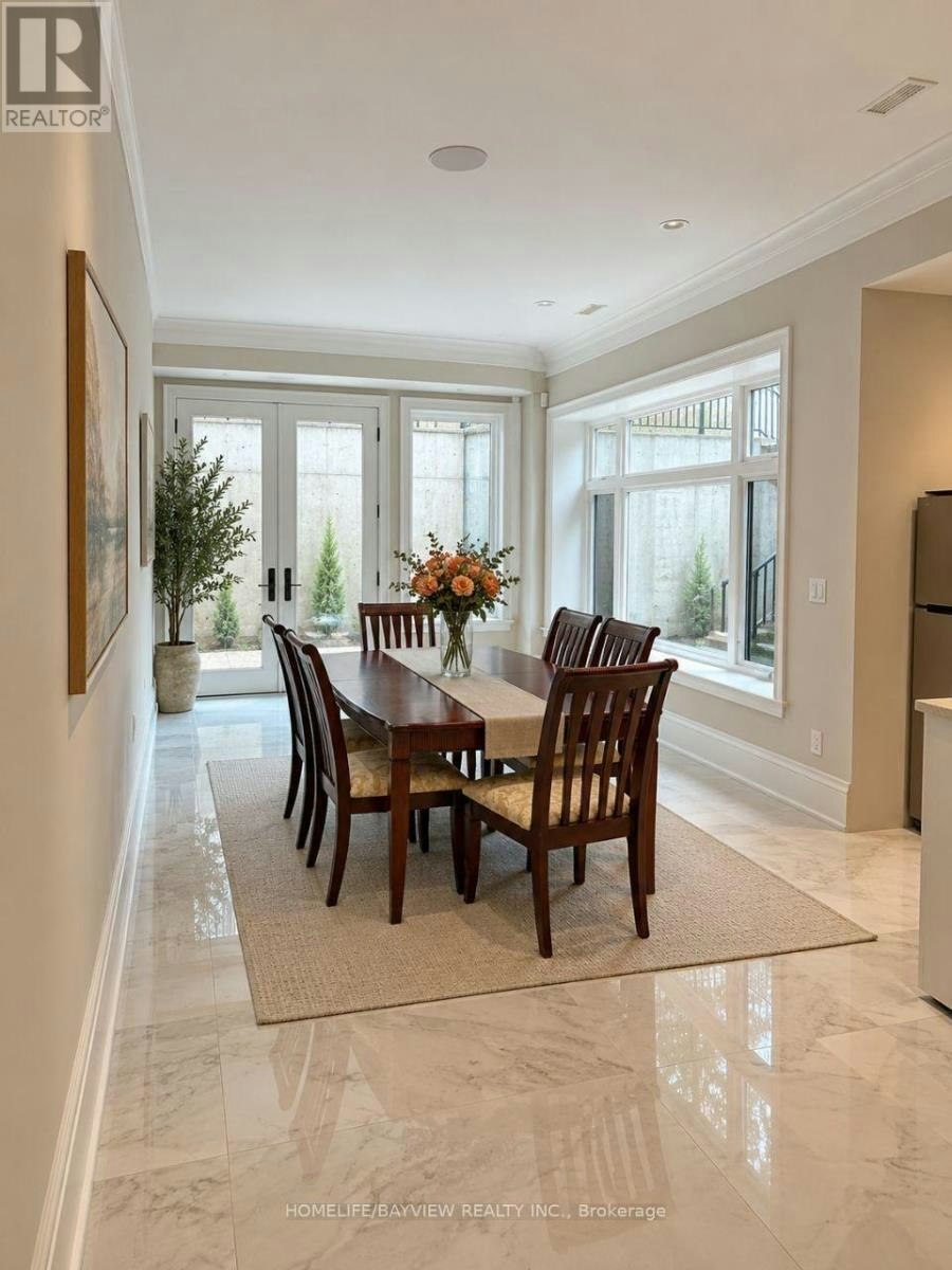 26 Walmer Road, Richmond Hill, ON, L4C 3W7