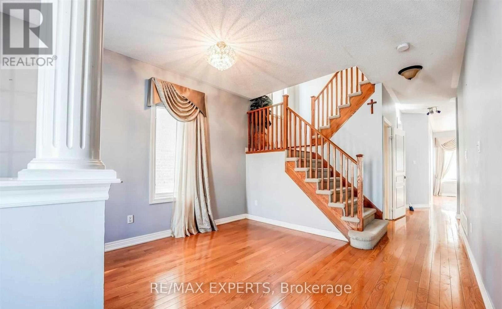 31 Vincent Street, Brampton, ON, L6R 0G8 - 3