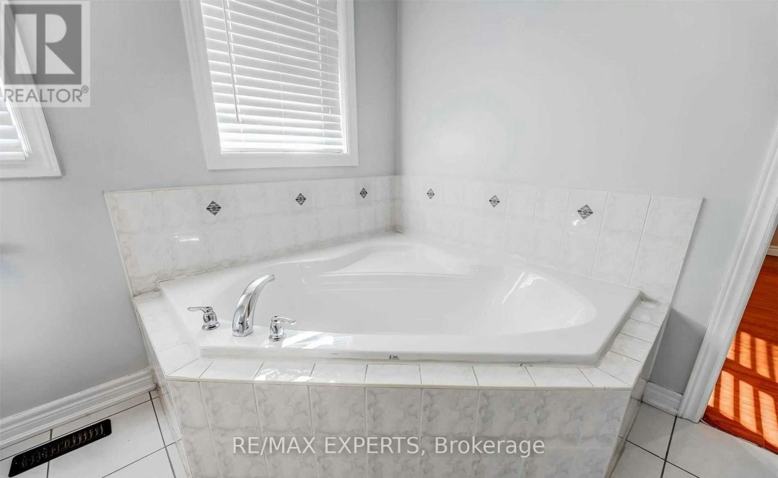 31 Vincent Street, Brampton, ON, L6R 0G8 - 21