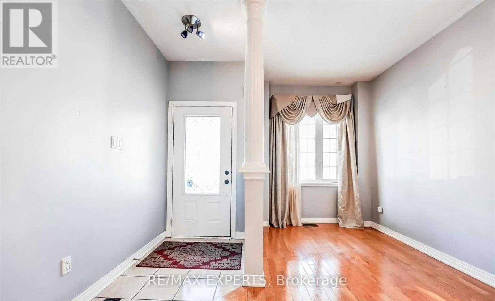31 Vincent Street, Brampton, ON, L6R 0G8 - 2