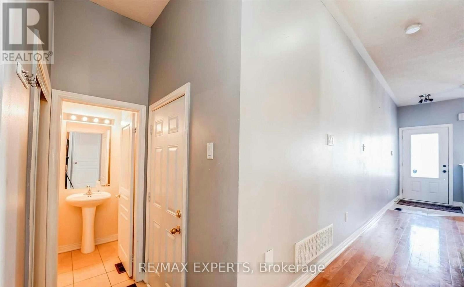 31 Vincent Street, Brampton, ON, L6R 0G8 - 5
