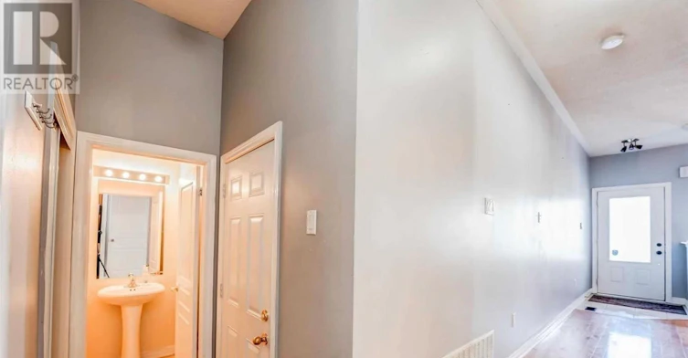 31 Vincent Street, Brampton, ON, L6R 0G8 - 5