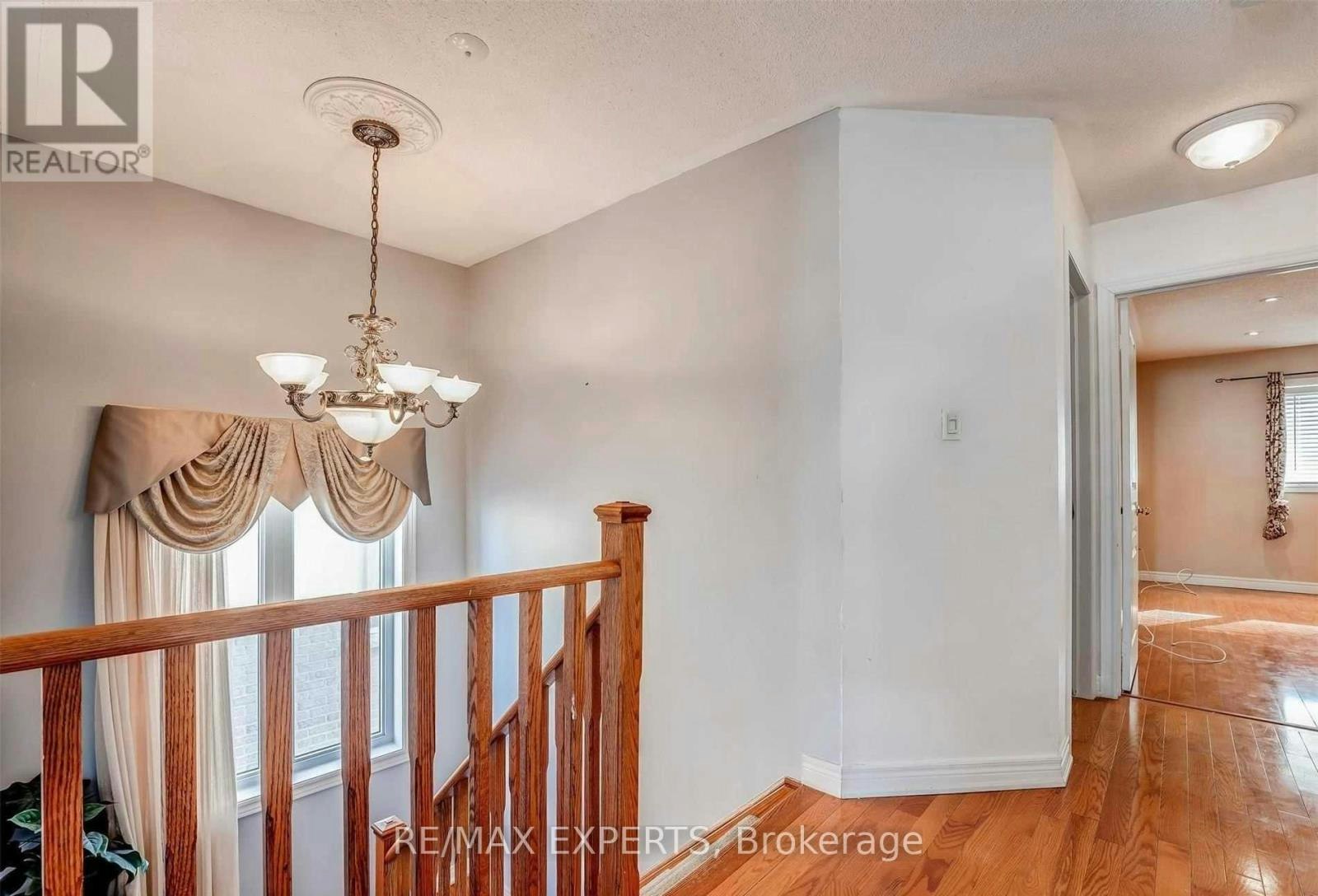 31 Vincent Street, Brampton, ON, L6R 0G8 - 13