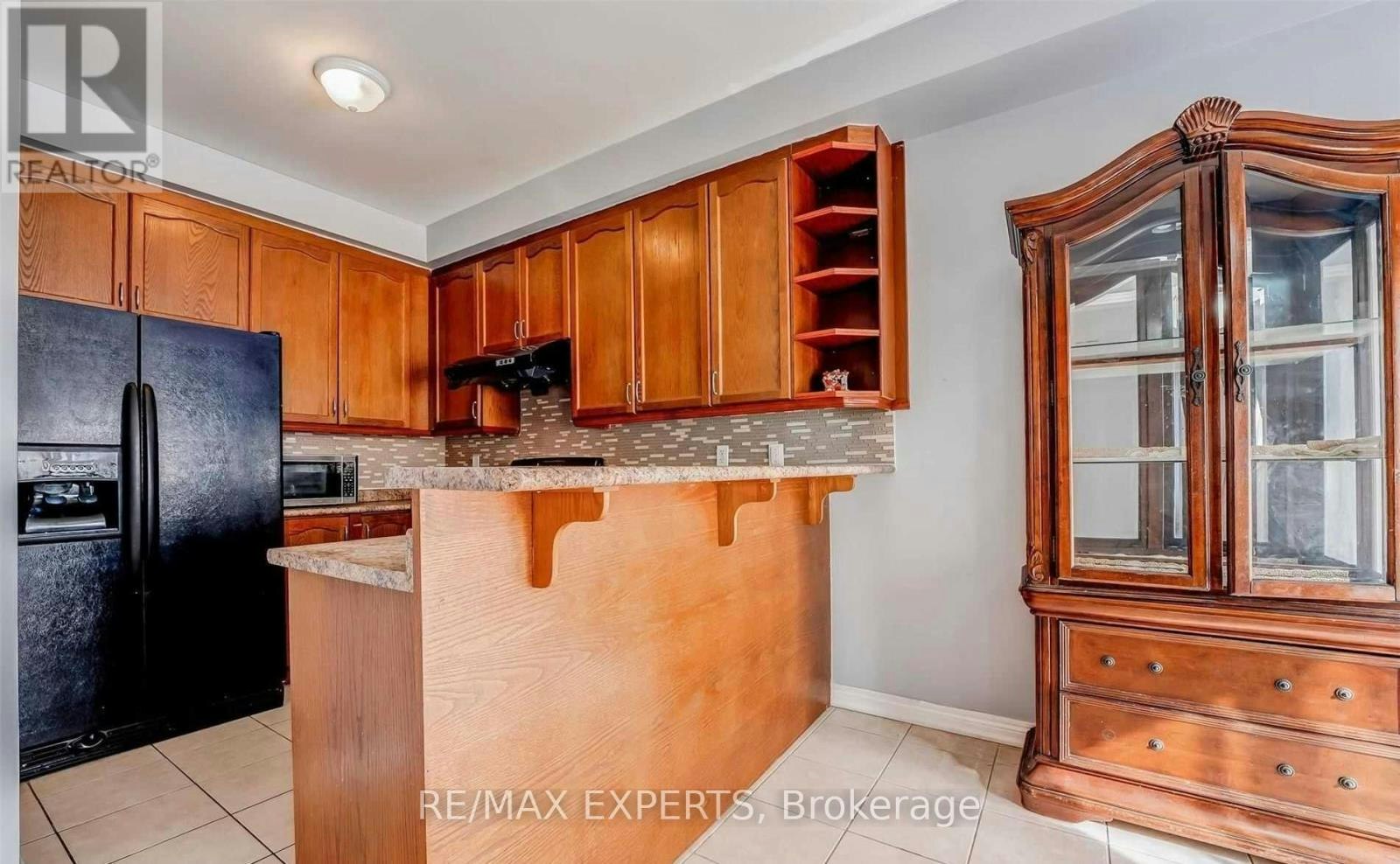 31 Vincent Street, Brampton, ON, L6R 0G8 - 8