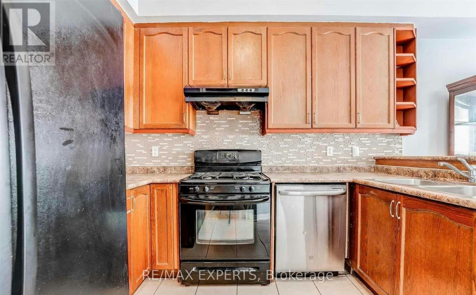 31 Vincent Street, Brampton, ON, L6R 0G8 - 9