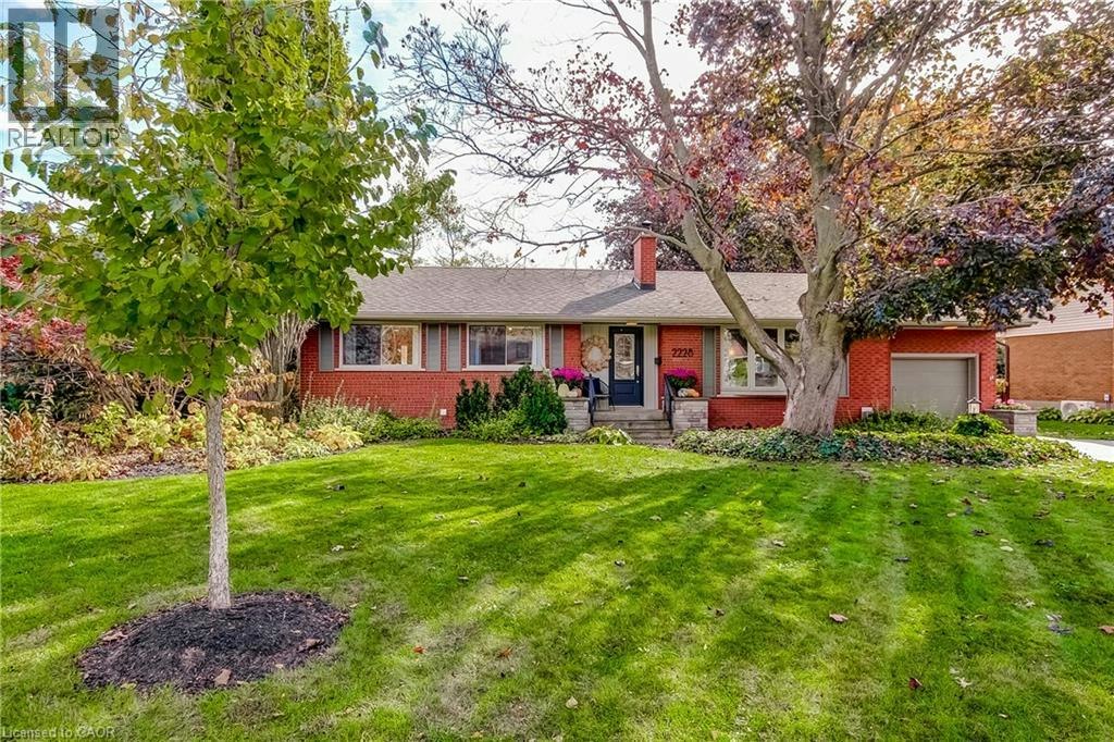 2228 Clarendon Park Drive, Burlington, ON, L7R 1X1