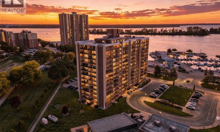 905W-9099 Riverside Drive East