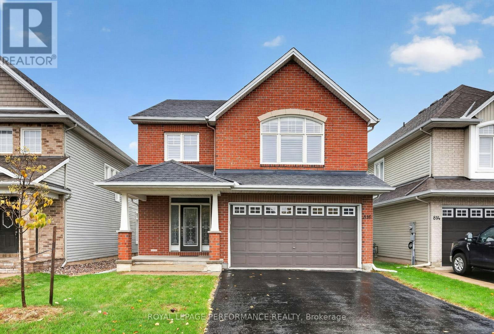 816 Azure Street, Ottawa, ON, K4A 0T7 - 2