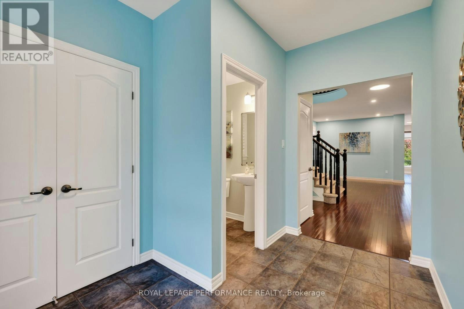 816 Azure Street, Ottawa, ON, K4A 0T7 - 4