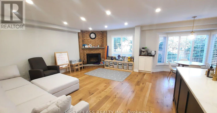 1120 Goodson Crescent, Oakville, ON, L6H 4A5 - 4