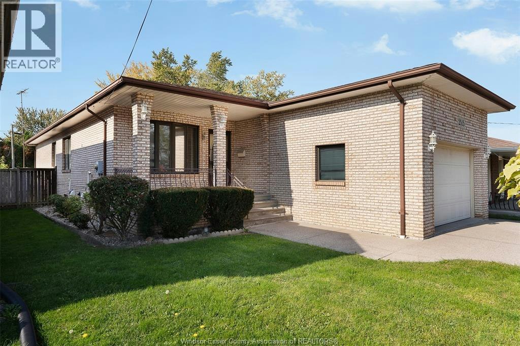 2515 Clemenceau, Windsor, ON, N8T 2P4