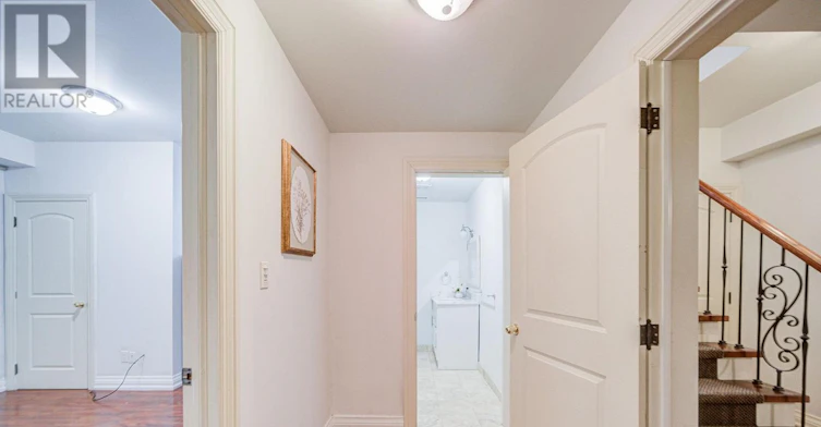 LOWER-213 Maplehurst Avenue, Toronto, ON, M2N 3C3 - 4