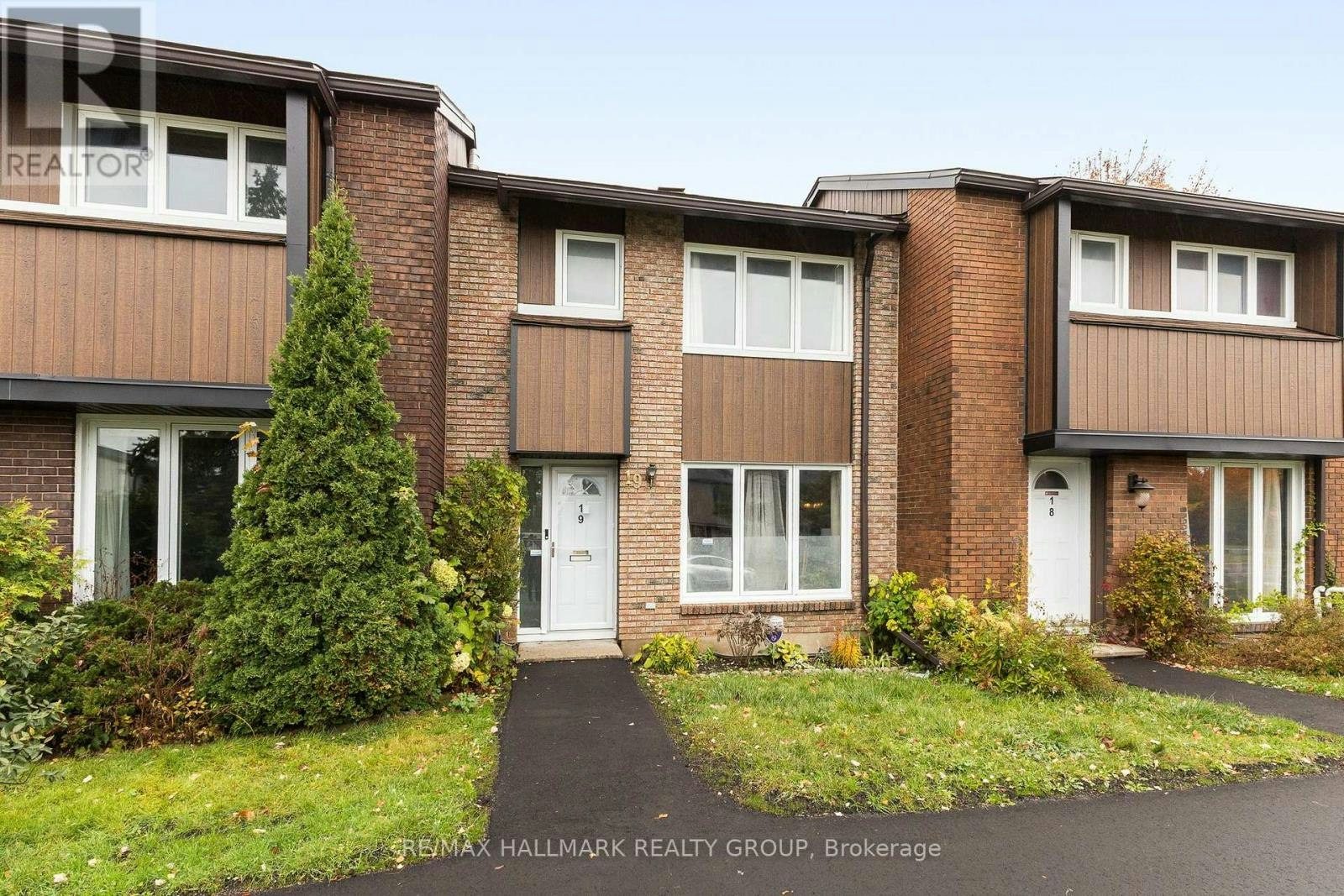 19-1900 Marquis Avenue, Ottawa, ON, K1J 8J2