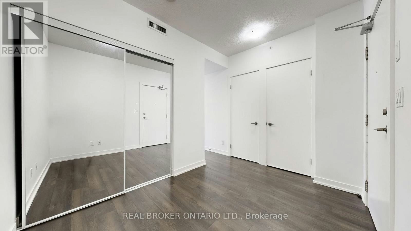 910-20 Bruyeres Mews, Toronto, ON, M5V 0G8 - 17