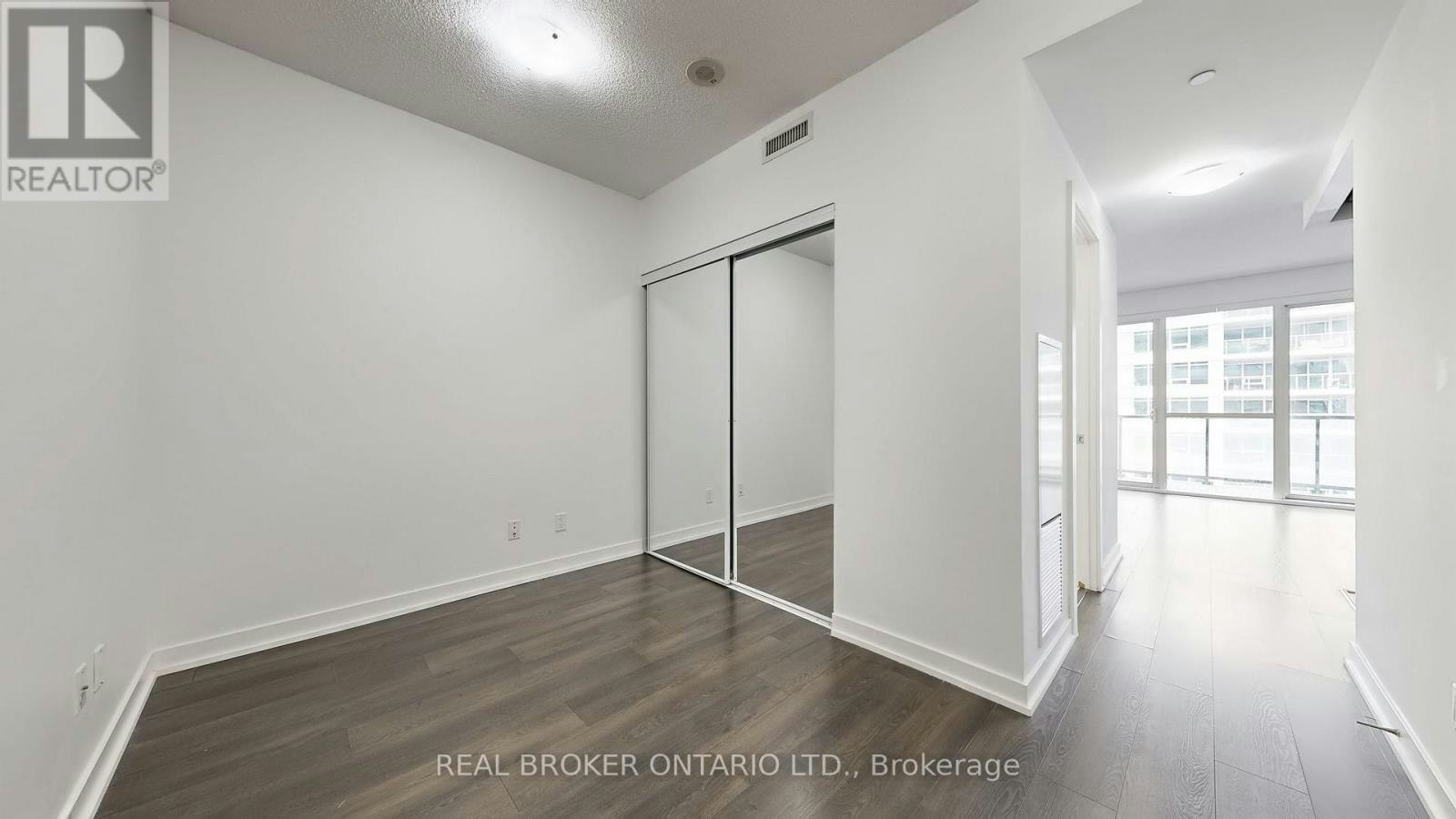 910-20 Bruyeres Mews, Toronto, ON, M5V 0G8 - 16